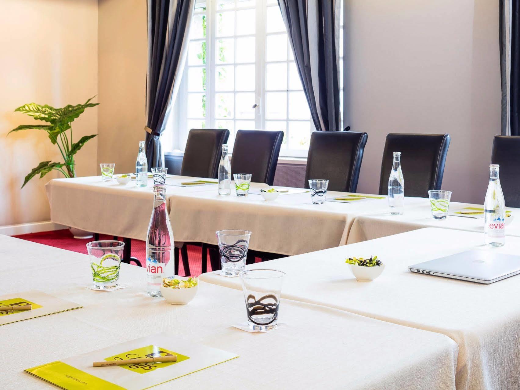 Logis La Thomasse Hotell Aurillac Eksteriør bilde